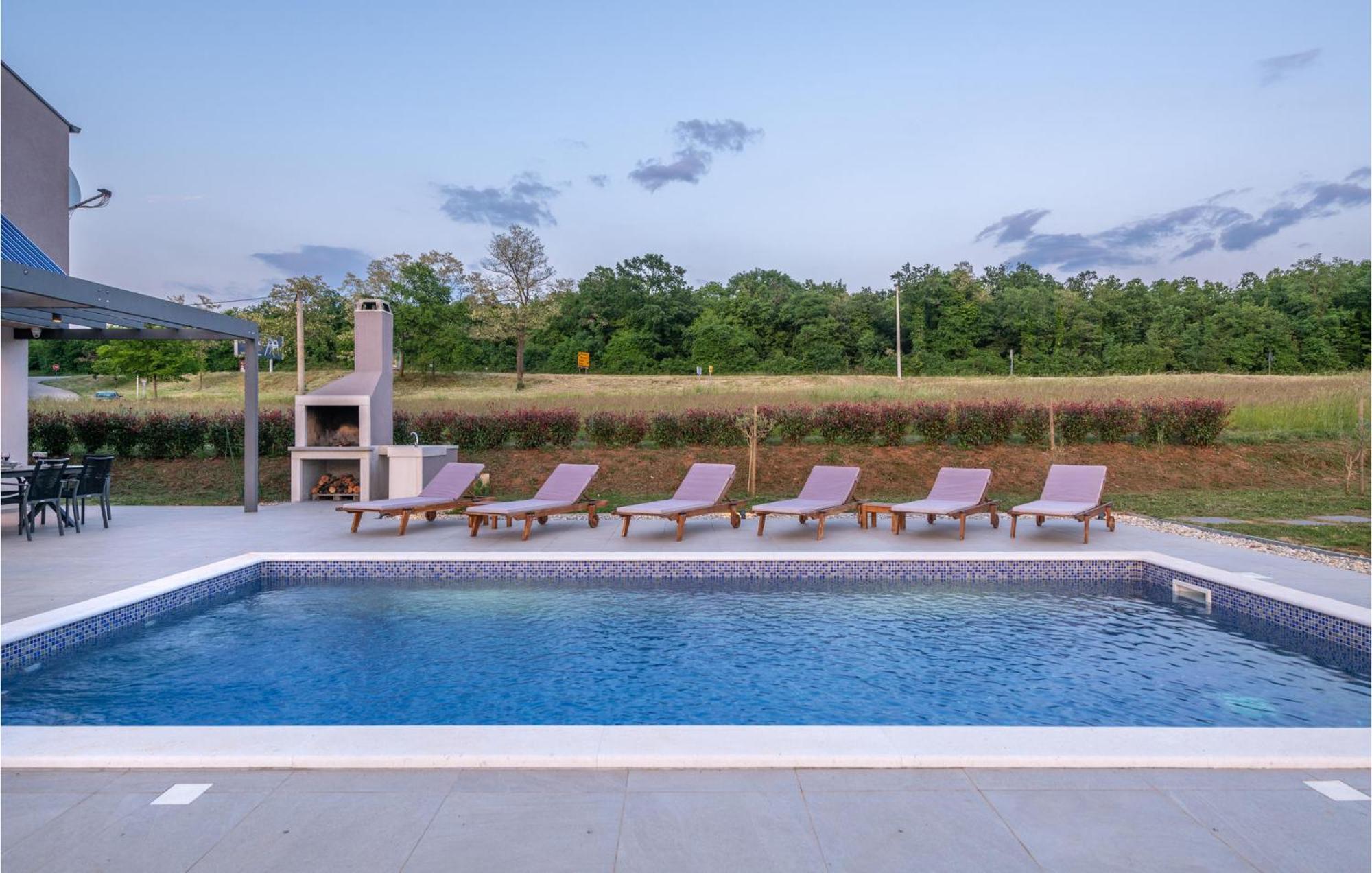Stunning Home In Barban With Wifi Exterior foto