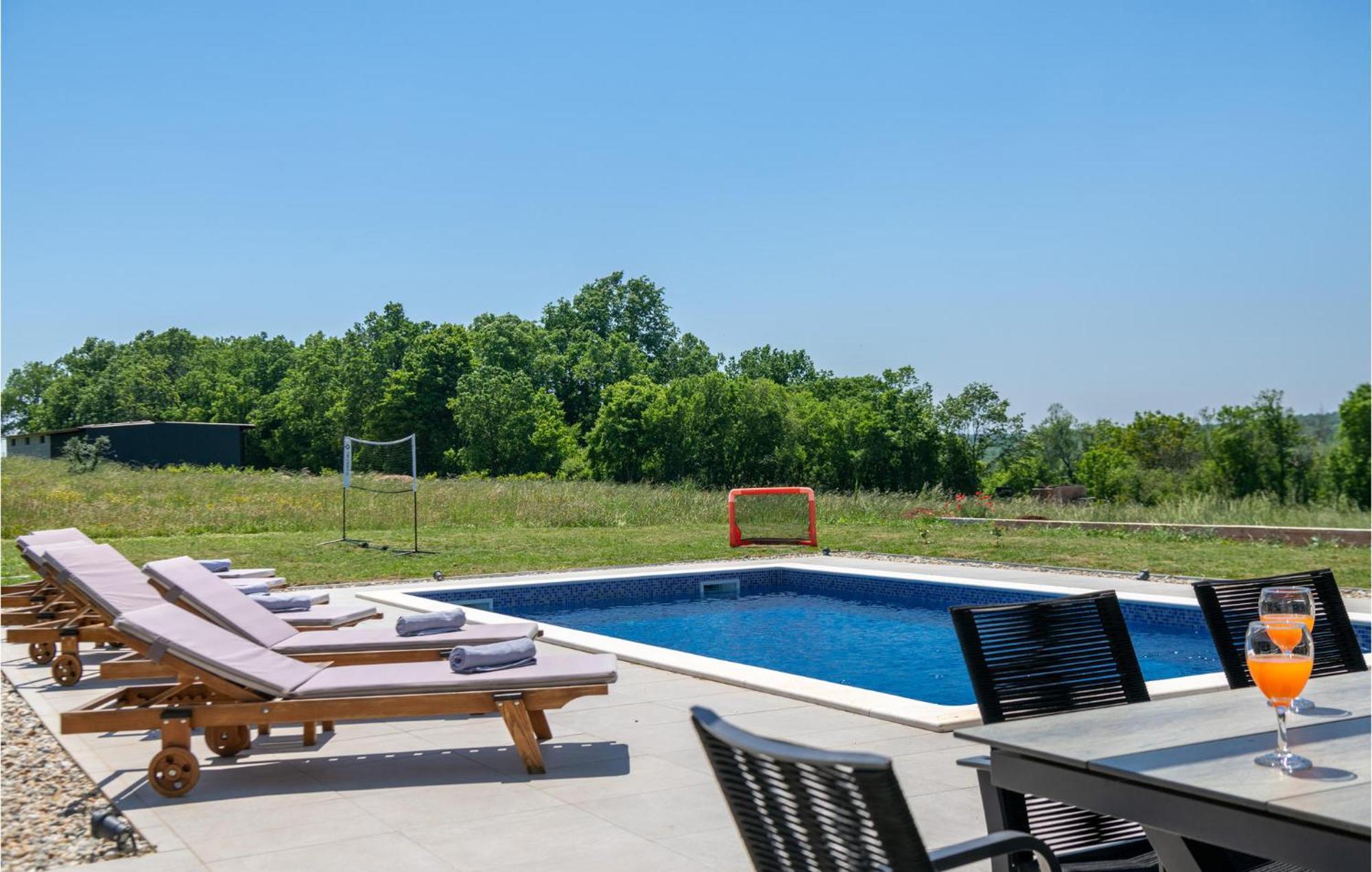 Stunning Home In Barban With Wifi Exterior foto