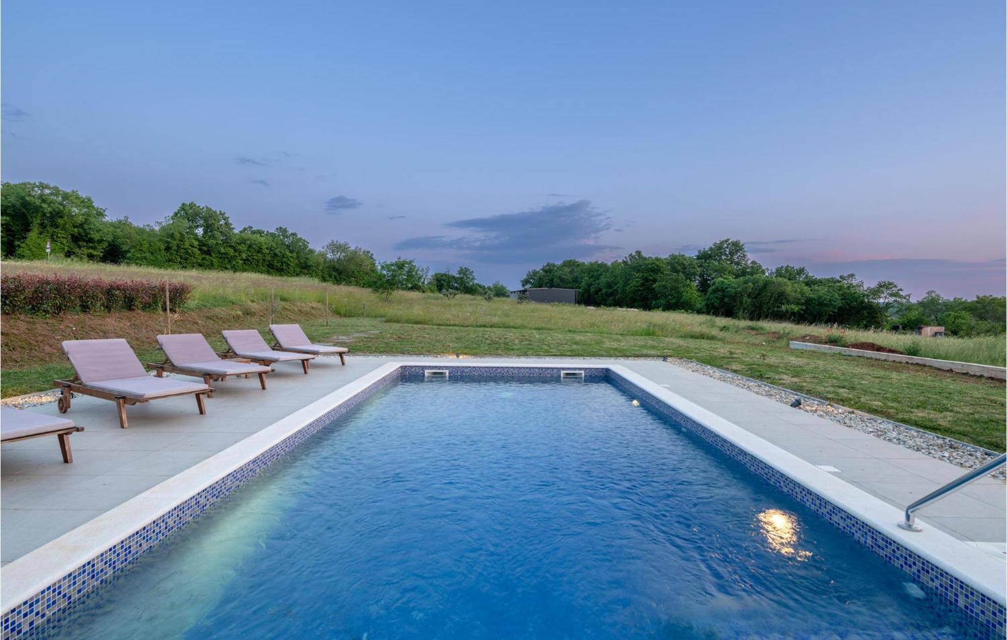 Stunning Home In Barban With Wifi Exterior foto